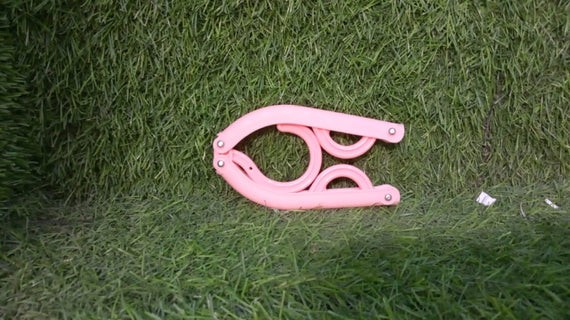 1432A TRAVEL HANGERS, PORTABLE FOLDING CLOTHES HANGERS FOR SCARVES SUITS TROUSERS PANTS SHIRTS SOCKS UNDERWEAR TRAVEL HOME FOLDABLE CLOTHES DRYING RACK